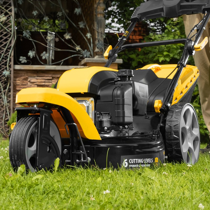 Бензиновая газонокосилка GLT-460SP-T, Trike 149 см3, 46 см, привод, панель, 60л Denzel 